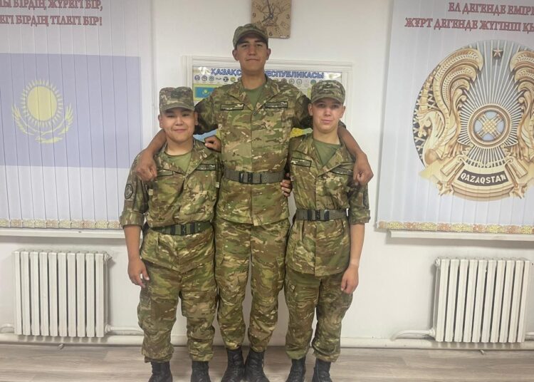 В войсках «Востока» служит самый высокий солдат: рост Армана Каиржанова — 2 метра 8 сантиметров