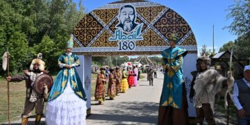 На острове Бейбітшілік в Семее открылся этноауыл в честь юбилея Абая