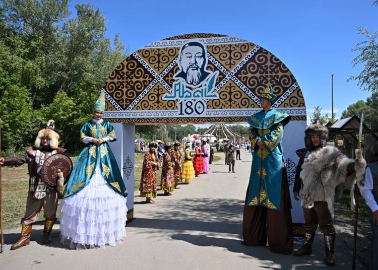 На острове Бейбітшілік в Семее открылся этноауыл в честь юбилея Абая