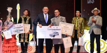 Максат Аканов стал обладателем Гран-при республиканского айтыса «Адамзаттың Абайы»