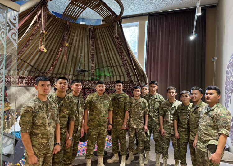 Торжественная встреча молодых лейтенантов – символ преемственности и патриотизма