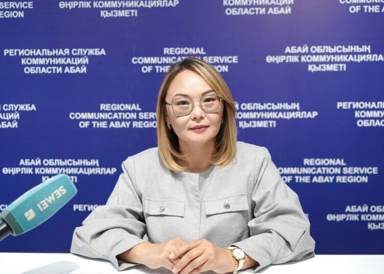 В области Абай более 24 тысяч учеников получили социальную поддержку