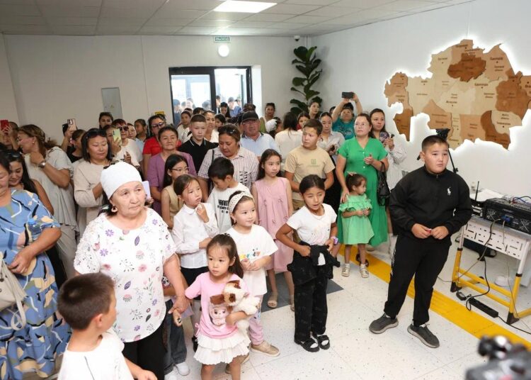 В области Абай новая школа проекта «Келешек мектептері» принимает гостей