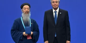 Касым-Жомарт Токаев вручил участникам Съезда лидеров религий госнаграды