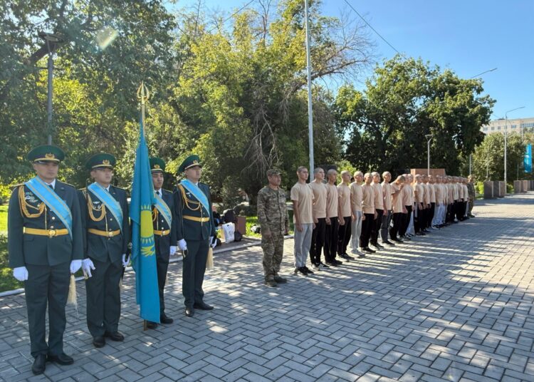 В Семее стартовал осенний призыв-2025: будущие защитники Родины отправляются на службу