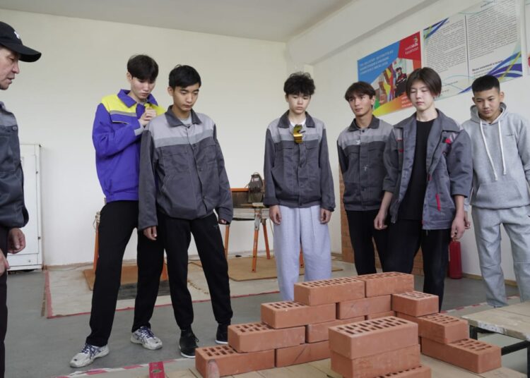 В области Абай показали новые возможности подготовки рабочих кадров