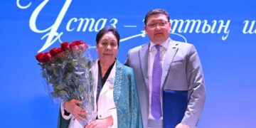 В области Абай торжественно отметили День учителя