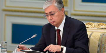 500 рабочих и тружеников награждены государственными наградами