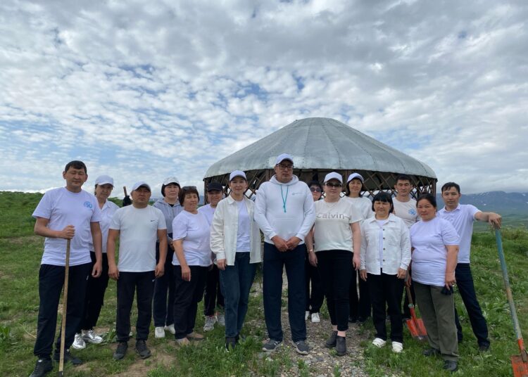 В Урджарском районе прошла экологическая акция «Чистый четверг» партии «AMANAT»