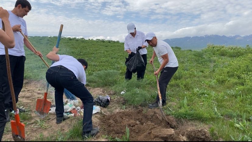 В Урджарском районе прошла экологическая акция «Чистый четверг» партии «AMANAT»
