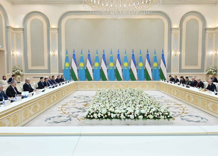 Глава государства сообщил, что в ходе переговоров с Президентом Узбекистана определены дальнейшие направления углубления политических и экономических связей