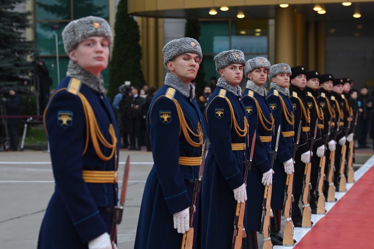 Президент Касым-Жомарт Токаев по приглашению Президента России Владимира Путина прибыл с государственным визитом в Москву