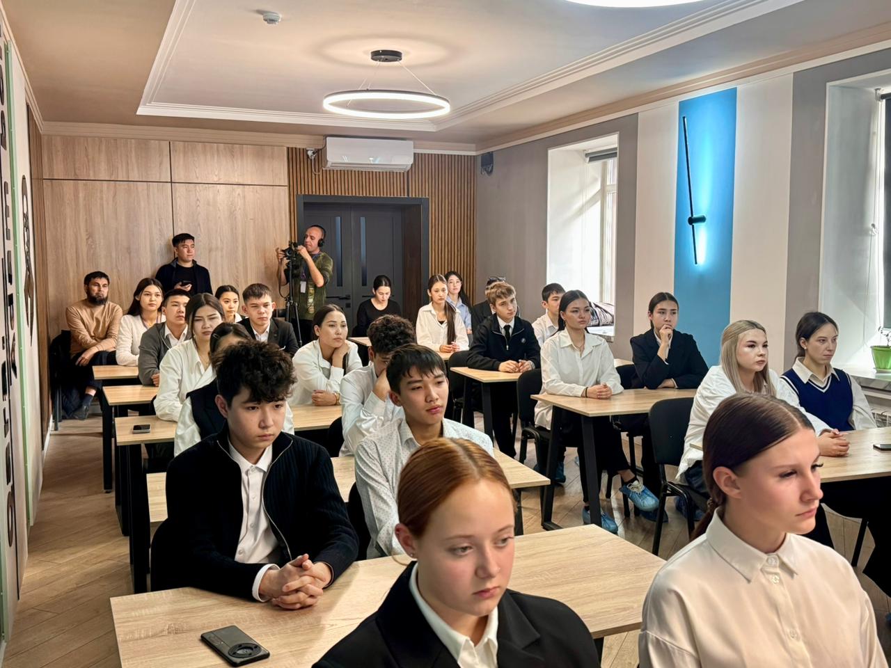 «Закон и порядок»: диалоговая встреча в колледже по вопросам гендерного равенства и профилактики бытового насилия