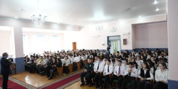 Беречь лес – обязанность каждого поколения: в Семее провели экологическую лекцию для студентов