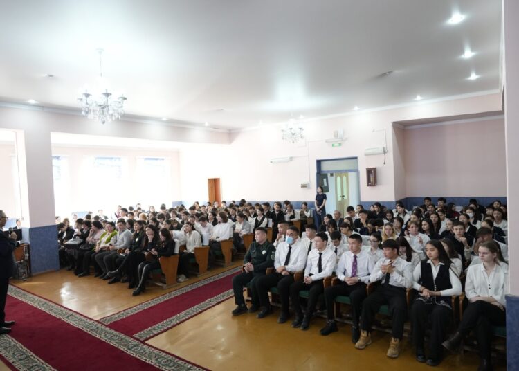 Беречь лес – обязанность каждого поколения: в Семее провели экологическую лекцию для студентов