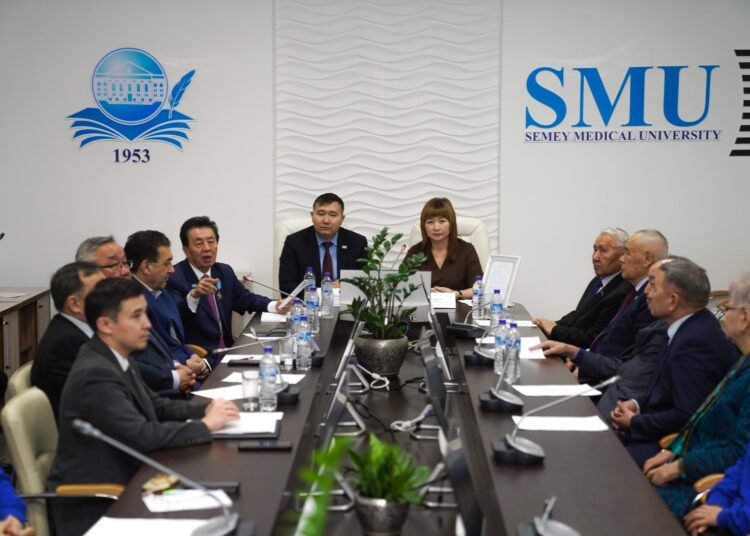 В Семее прошла диалоговая площадка между молодежью и членами Ақсақалдар кеңесі «Ғибратты ғұмырлар»