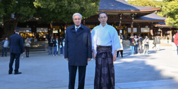 Глава государства посетил храм Мэйджи Джингу