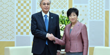 Глава государства провел встречу с губернатором Токио Юрико Коикэ