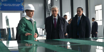 Президент осмотрел предприятие по производству закаленного стекла Dala Glass