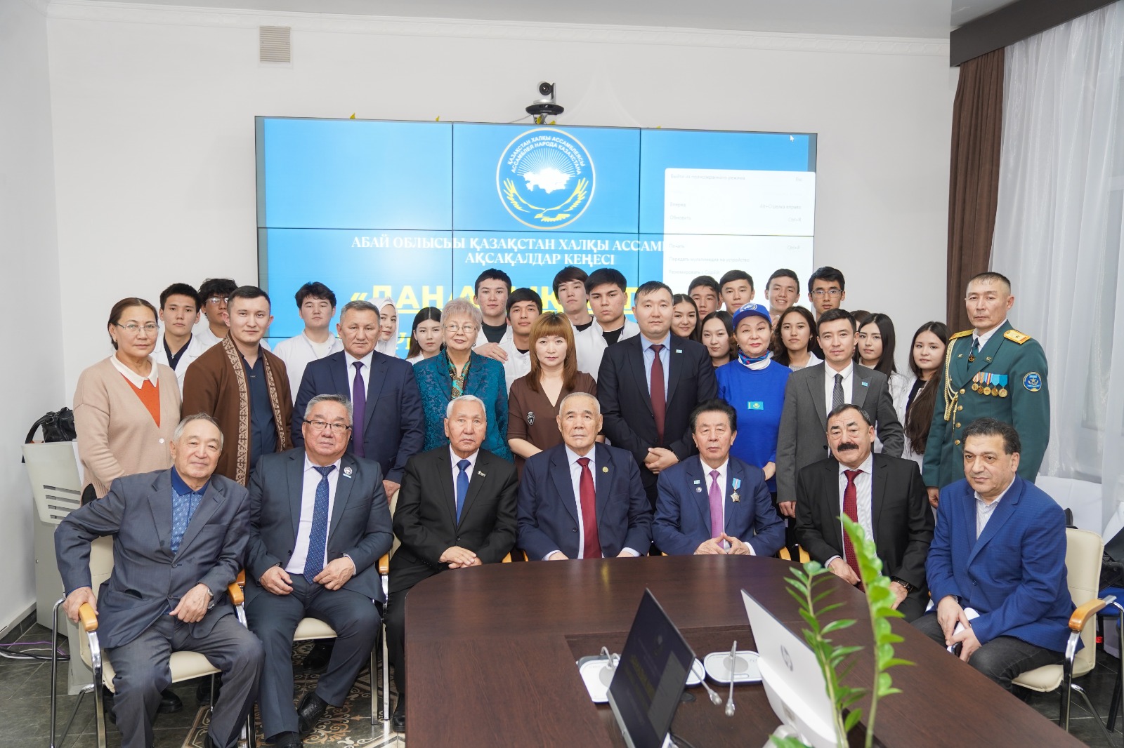 В Семее прошла диалоговая площадка между молодежью и членами Ақсақалдар кеңесі «Ғибратты ғұмырлар»