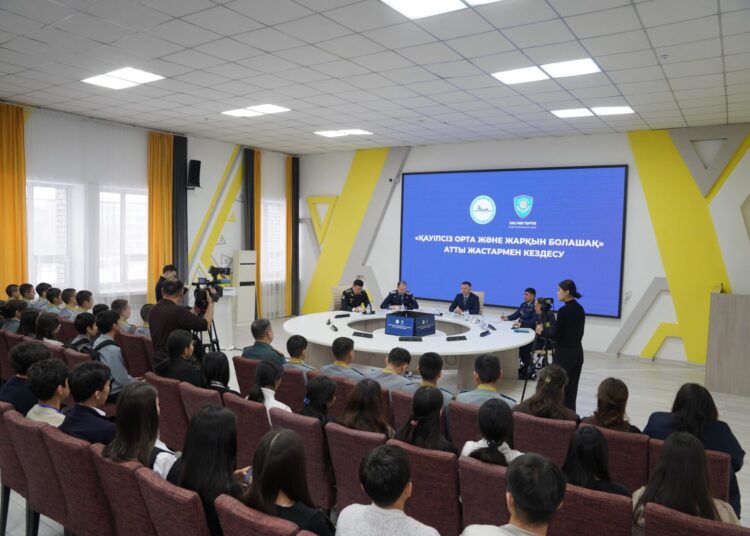 Соблюдение закона как личный выбор: открытый разговор со студентами состоялся в области Абай