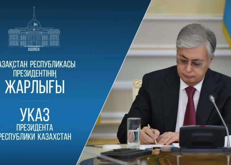Глава государства подписал Указ о присвоении звания Бауыржану Момышулы