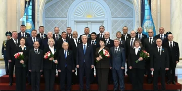 Президент Казахстана вручил госнаграды энергетикам