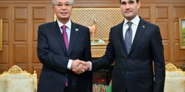 Глава государства провел встречу с Президентом Туркменистана