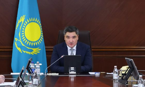 Подготовка к вегетационному сезону 2026 года: Олжас Бектенов поставил перед акимами задачу по диверсификации структуры посева с сокращением доли водозатратных культур