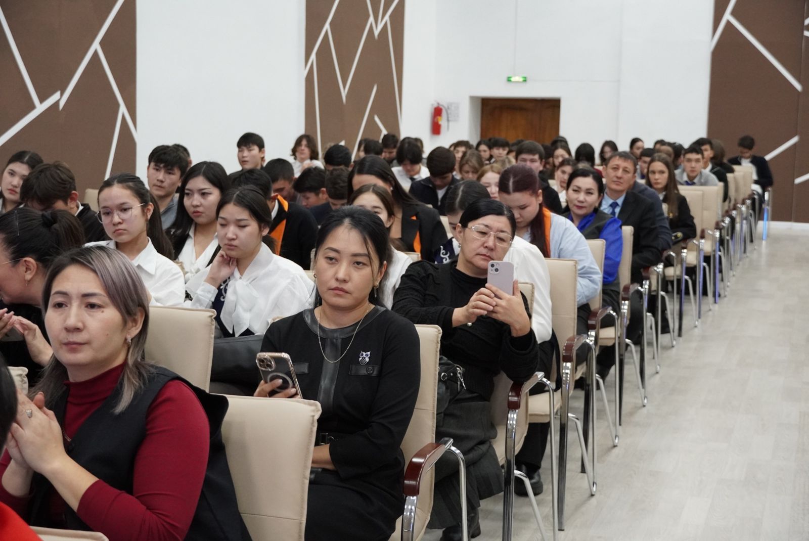 Научно-практическая конференция о полиэтническом обществе Казахстана прошла в области Абай