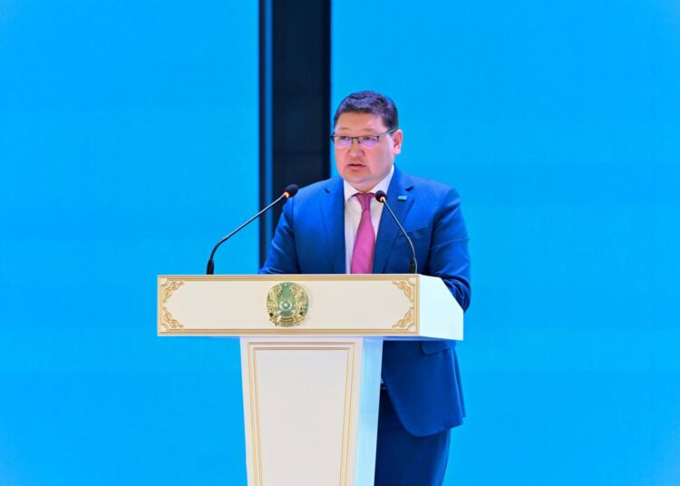 Аким области встретился с жителями города Семей