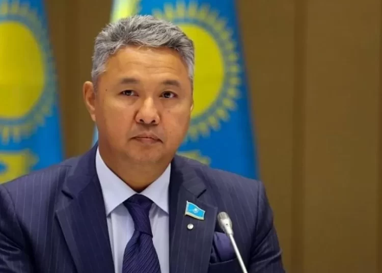 Азат Перуашев: реформа следует логике последовательной эволюции Конституции Казахстана