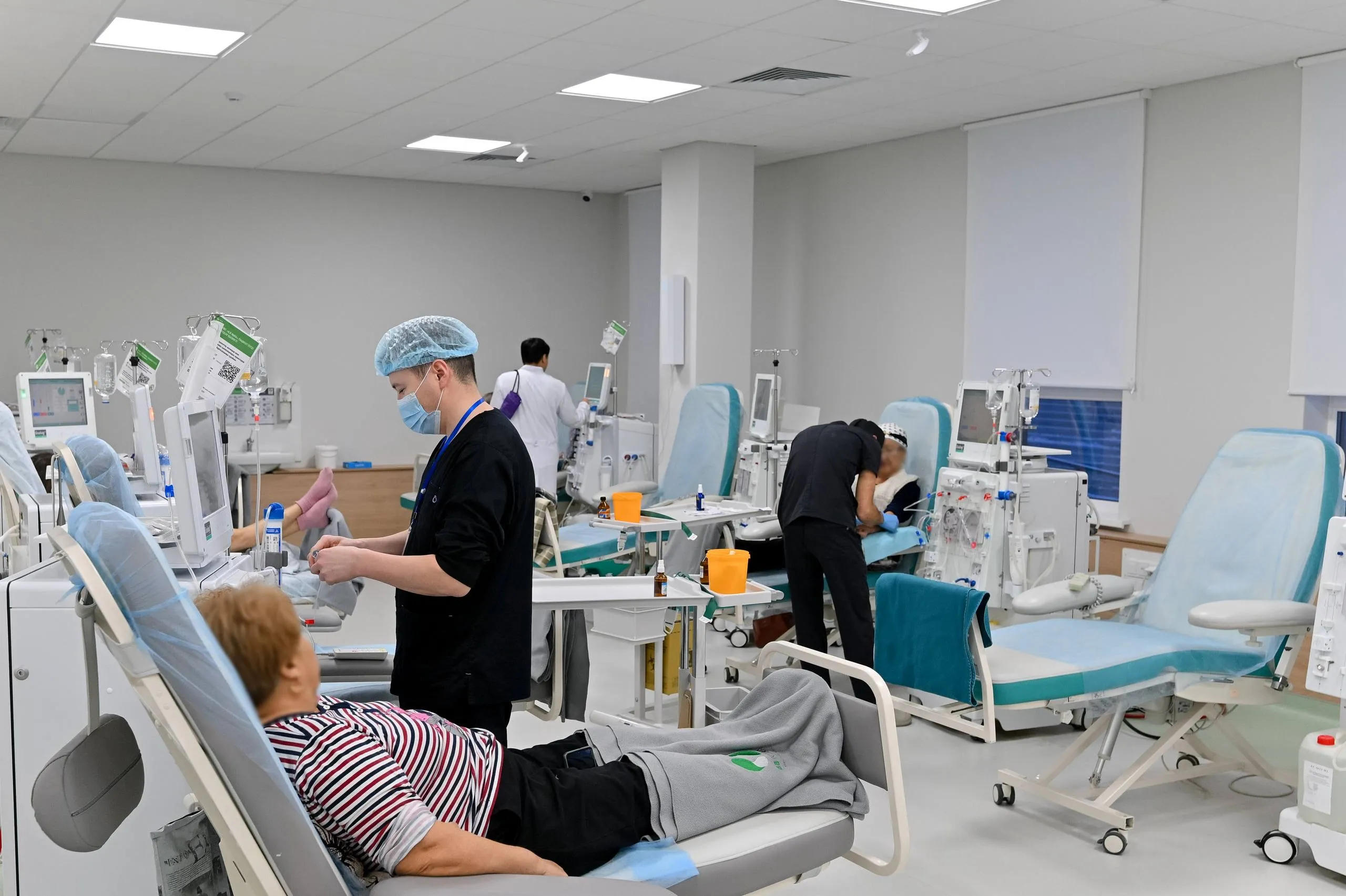 Аким области посетил нефрологический центр в Семее