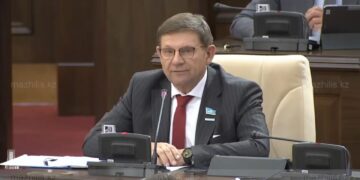 Депутат Пономарев: закрепляя в Конституции «Таза Қазақстан», мы сохраняем ответственность перед будущим поколением