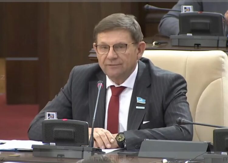 Депутат Пономарев: закрепляя в Конституции «Таза Қазақстан», мы сохраняем ответственность перед будущим поколением