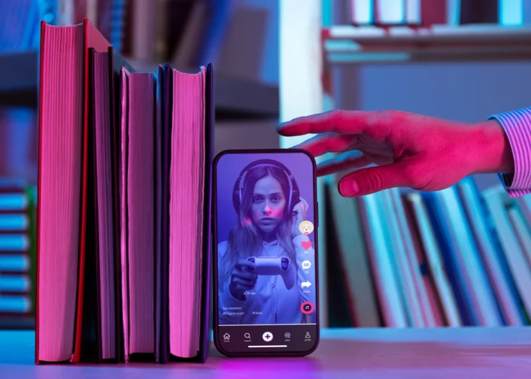 «Королевство кривых зеркал» — Токаев о дезинформации об истории Казахстана