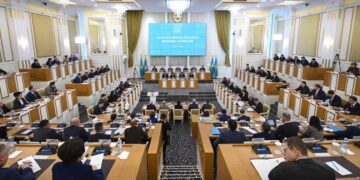 Конституционная комиссия приступила к обсуждению проекта поправок