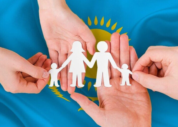 Ценности брака и семьи усилят на конституционном уровне в Казахстане