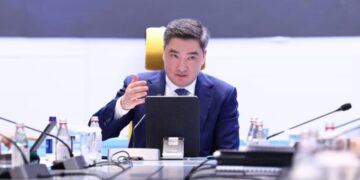 Олжас Бектенов обсудил с экспертами вопросы развития экономики