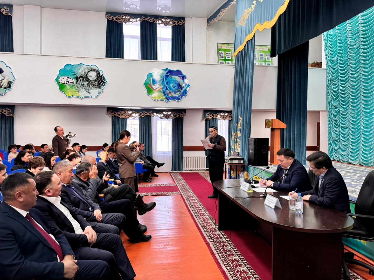 Депутат Мажилиса посетил социальные объекты в селах Абайской области