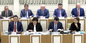 Выводы и аргументы: Айдос Сарым высказался о Конституционной реформе