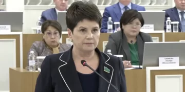 Принятие новой Конституции РК через всенародный референдум поддержали на Конституционной комиссии