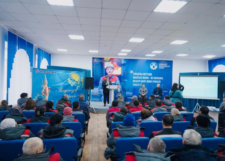 ТРУДОВОЙ КОЛЛЕКТИВ КРУПНОГО ПРЕДПРИЯТИЯ ПОДДЕРЖИВАЕТ ГРАЖДАНСКУЮ АКТИВНОСТЬ: ВСТРЕЧА НАКАНУНЕ РЕФЕРЕНДУМА