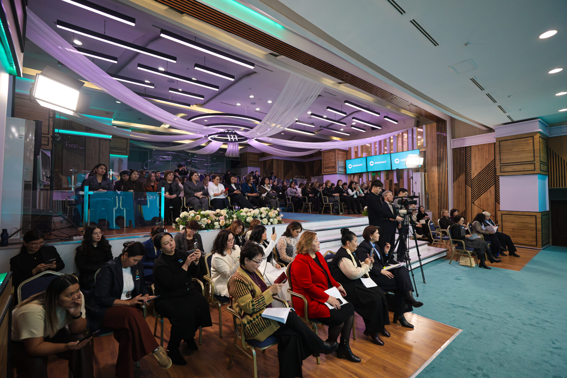 Женский взгляд на Основной закон: как Женское крыло «AMANAT» участвует в формировании новой Конституции