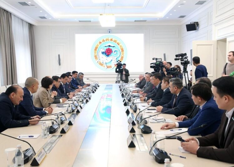 В Алматы поддержали конституционные поправки и разъяснили их значение