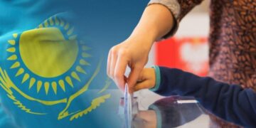 Известный юрист поддержал предложение вынести проект новой Конституции на всенародный референдум