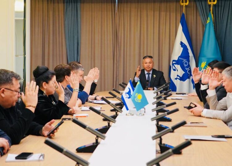 В Центральном офисе Демократической партии «Ак жол» состоялось совместное заседание президиума Нацсовета и парламентской фракции