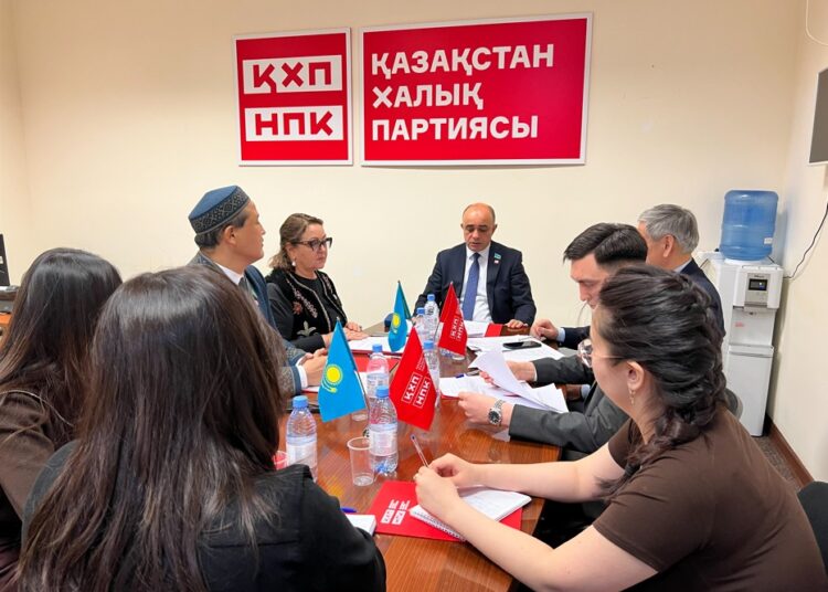 Фракция НПК обсудила проект новой Конституции Казахстана