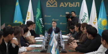 Молодежные лидеры заявили о поддержке проекта новой Конституции на встрече в Астане