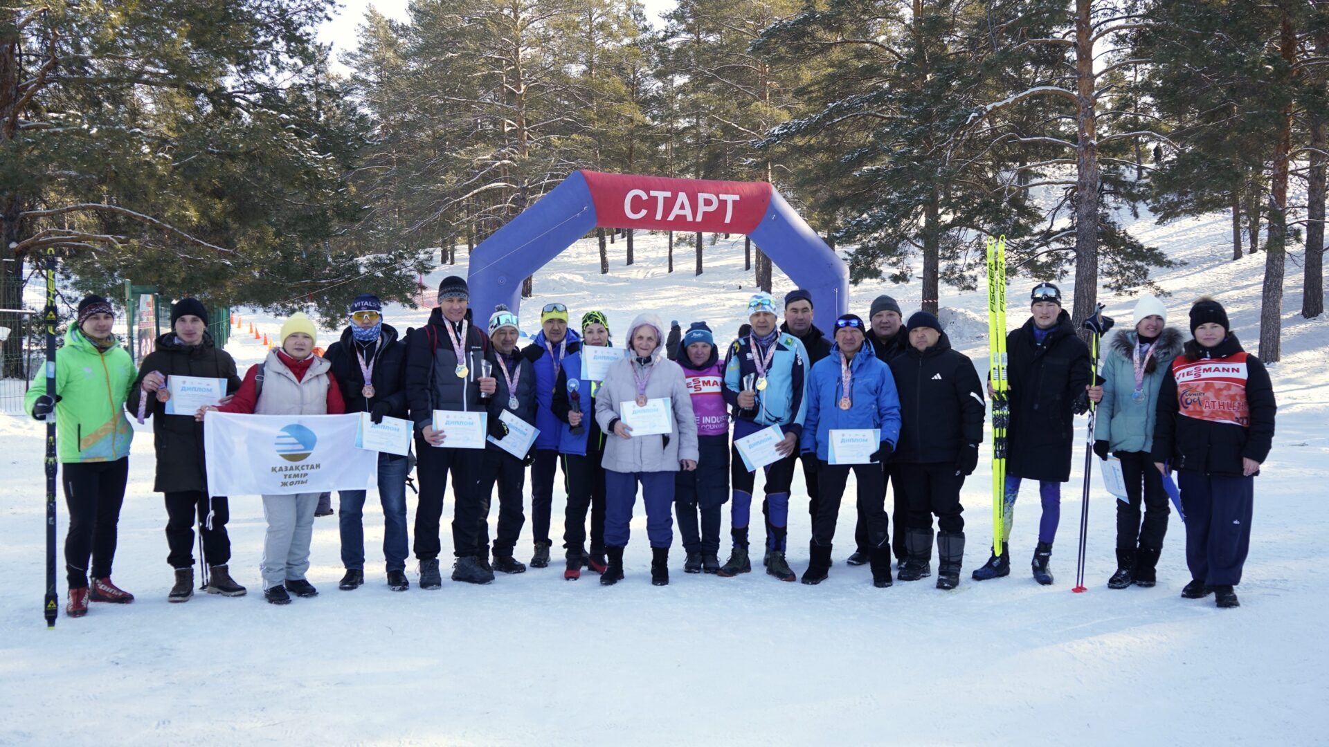 Спортивные ценности: в Семее лыжня объединила поколения против экстремизма